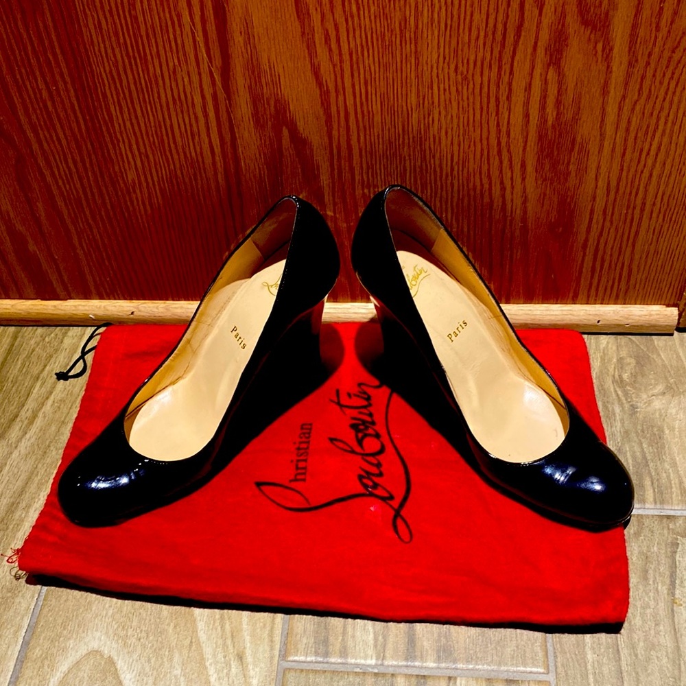 Black Louboutin pumps!!!! Make an offer!!!
